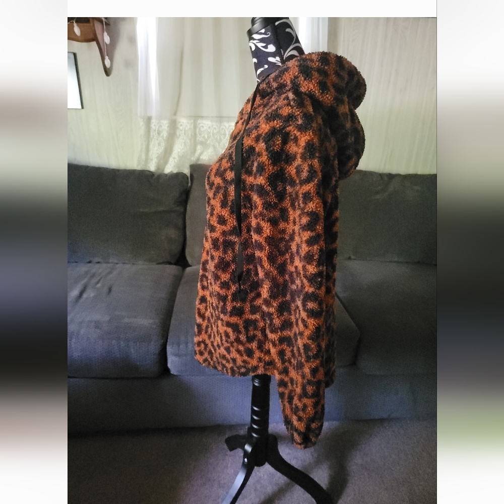 Loft Size S Animal Print Cheetah/Leopard 1/2 Zip up Fuzzy Hoodie ! - Picture 3 of 8
